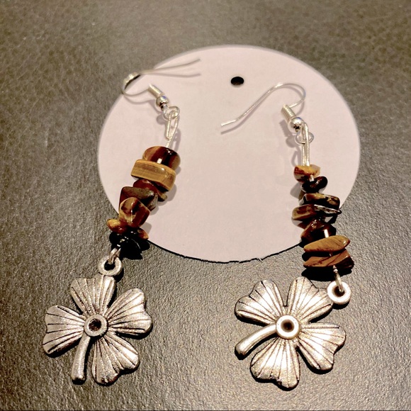 Pair of earrings. Stocking stuffer for Christmas/holidays. Brand new.